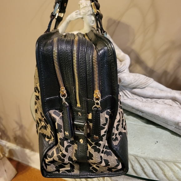 L.A.M.B. Oxford Logo 3 Compartment Zip Bag by Gwen Stefani #169 - Picture 12 of 17